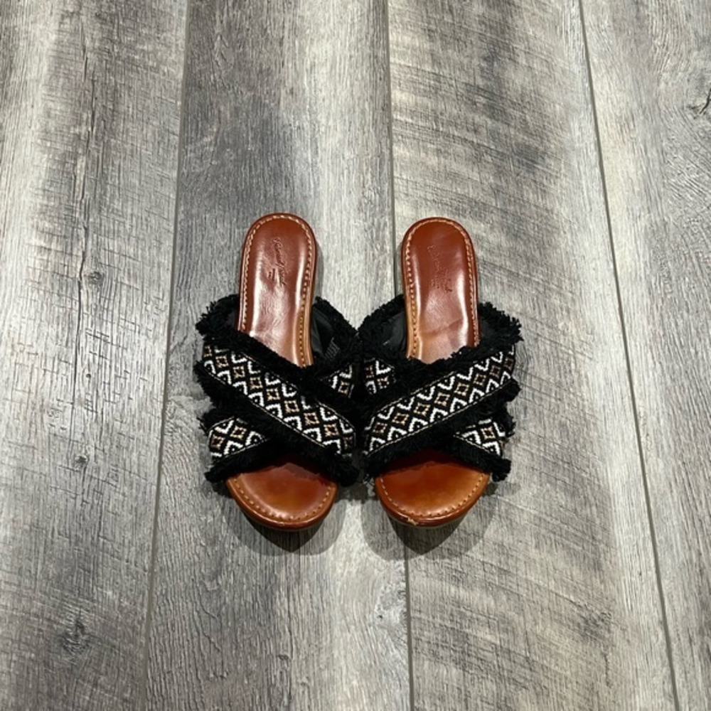 Universal Thread Black Embroidered Sandals‎